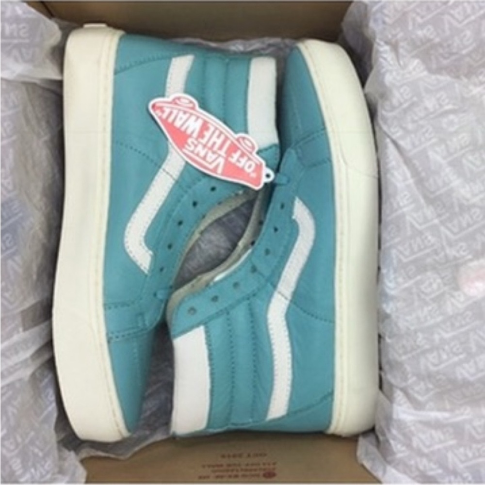 NEW VANS Woms 8.5 or Men’s 7.0 Leather Aqua Sea hi tops rare Skate Shoes